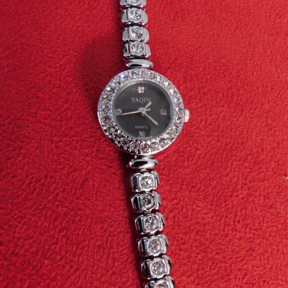 Ladies Yaqin Stainless Steel  Wrist Watch - Picture 3 of 5
